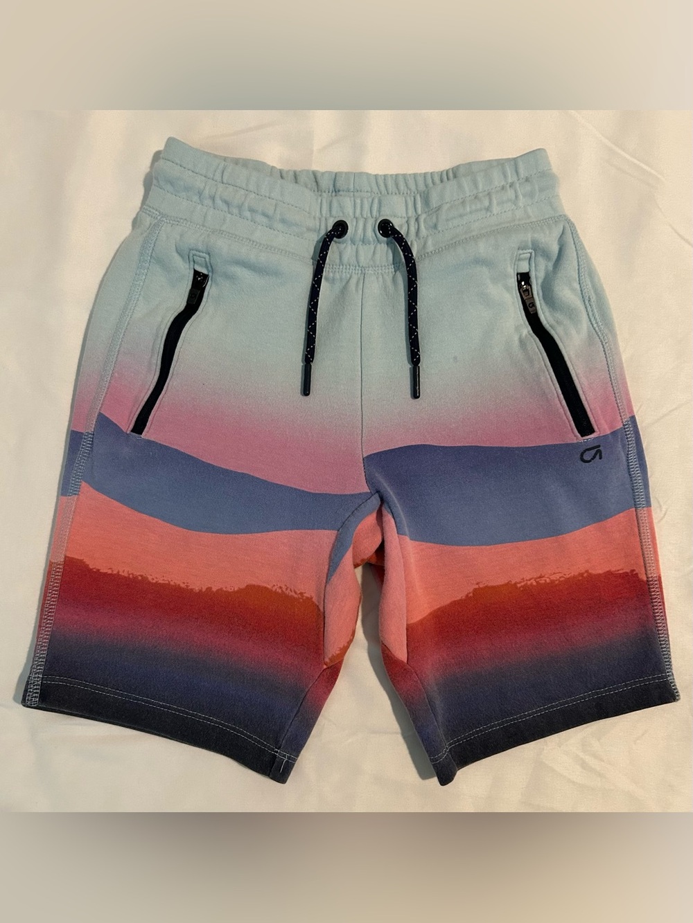 GapFit Boys Medium 8 Fit Tech Shorts Red Landscape Ombre Athletic